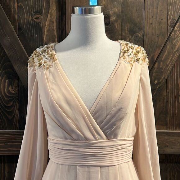 Mac Duggal Ivory Gown with Embellished Shoulders - Picture 4 of 15